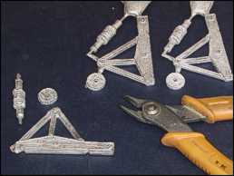 Clip off the sprues and separate the parts of the castings.